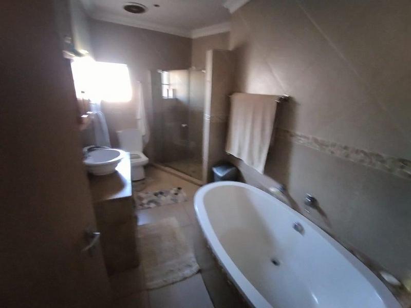 5 Bedroom Property for Sale in Clocolan Free State